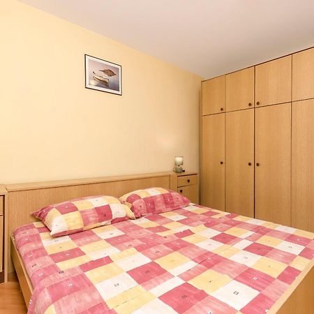 Apartment Branka Тисно Екстериор снимка