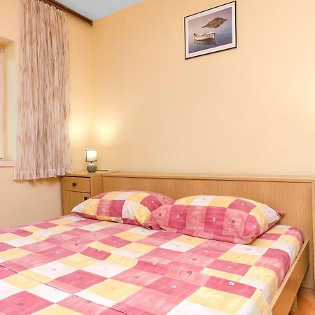 Apartment Branka Тисно Екстериор снимка