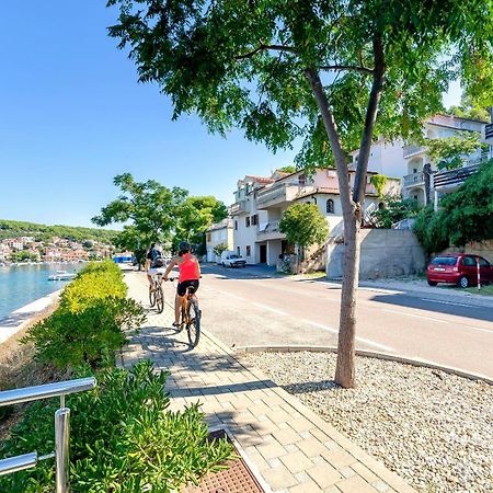 Apartment Branka Тисно Екстериор снимка