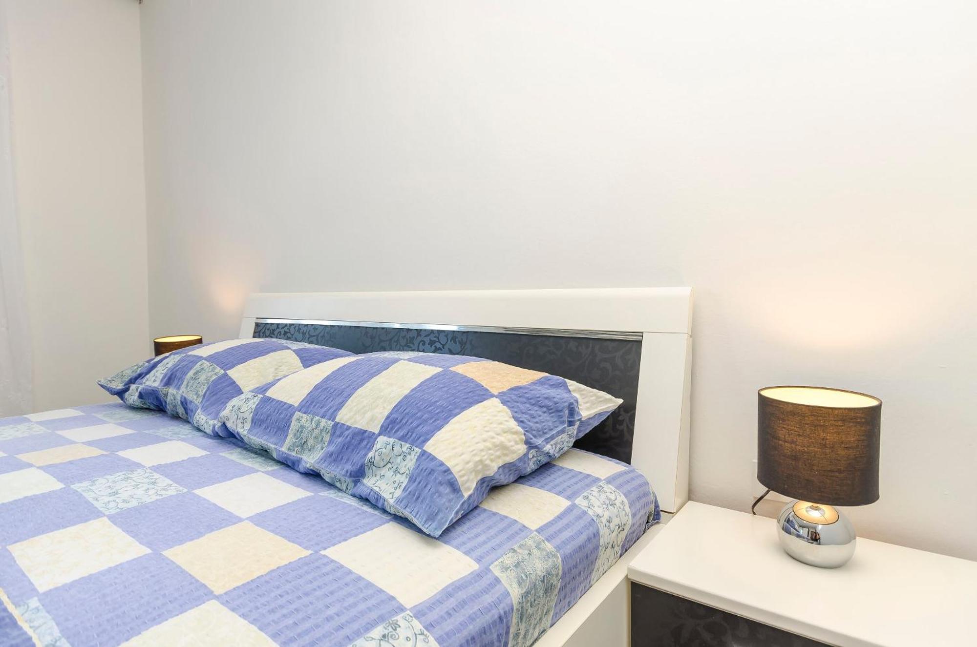 Apartment Branka Тисно Екстериор снимка