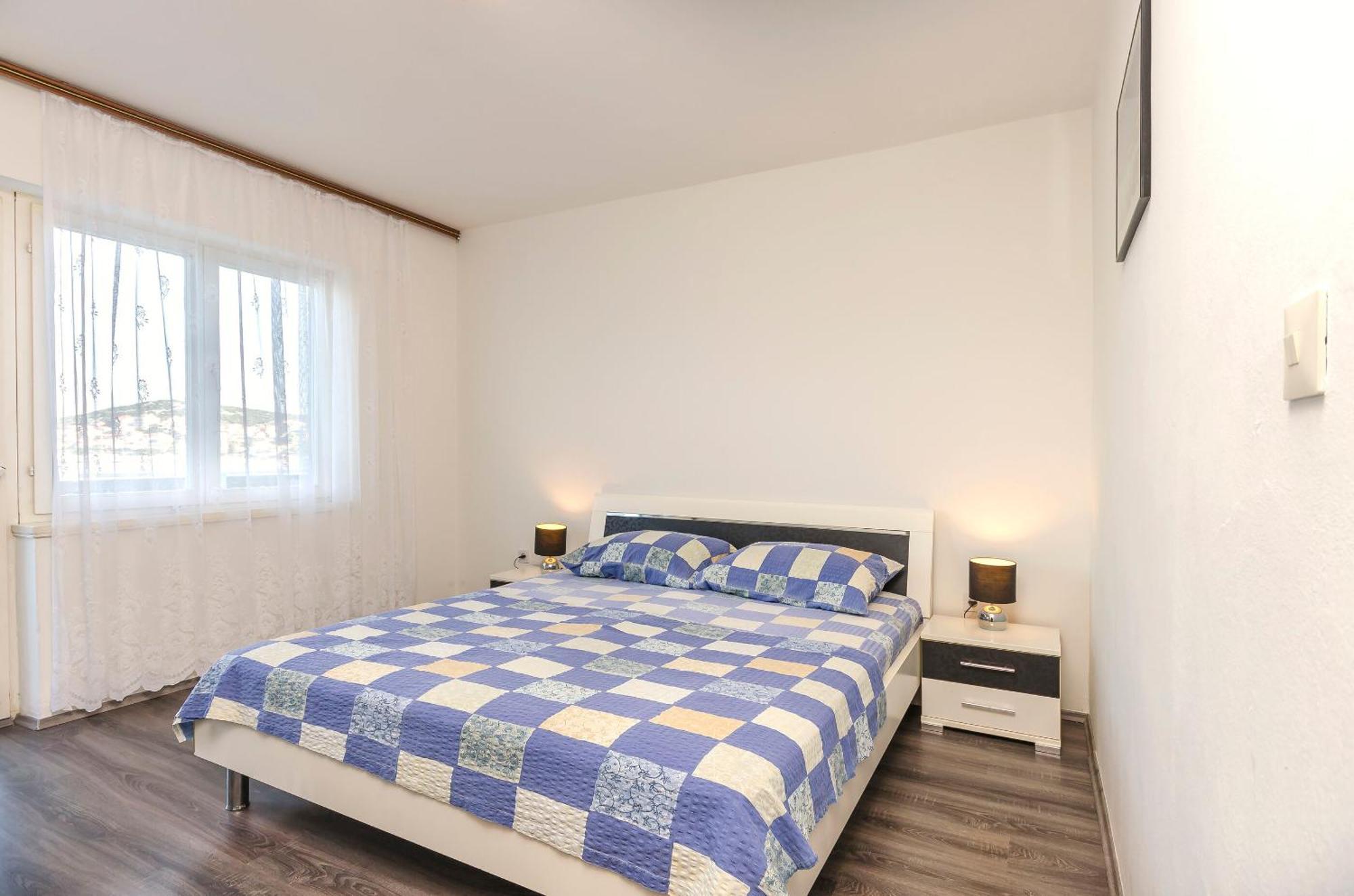 Apartment Branka Тисно Екстериор снимка