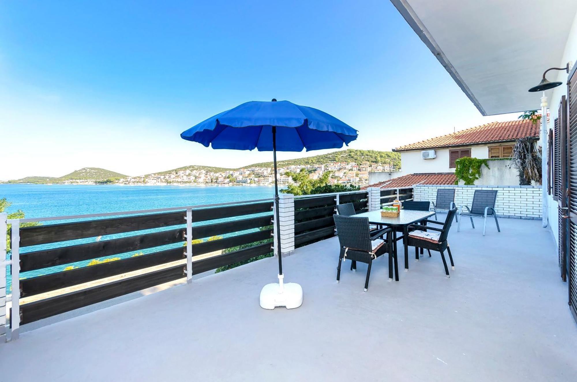 Apartment Branka Тисно Екстериор снимка