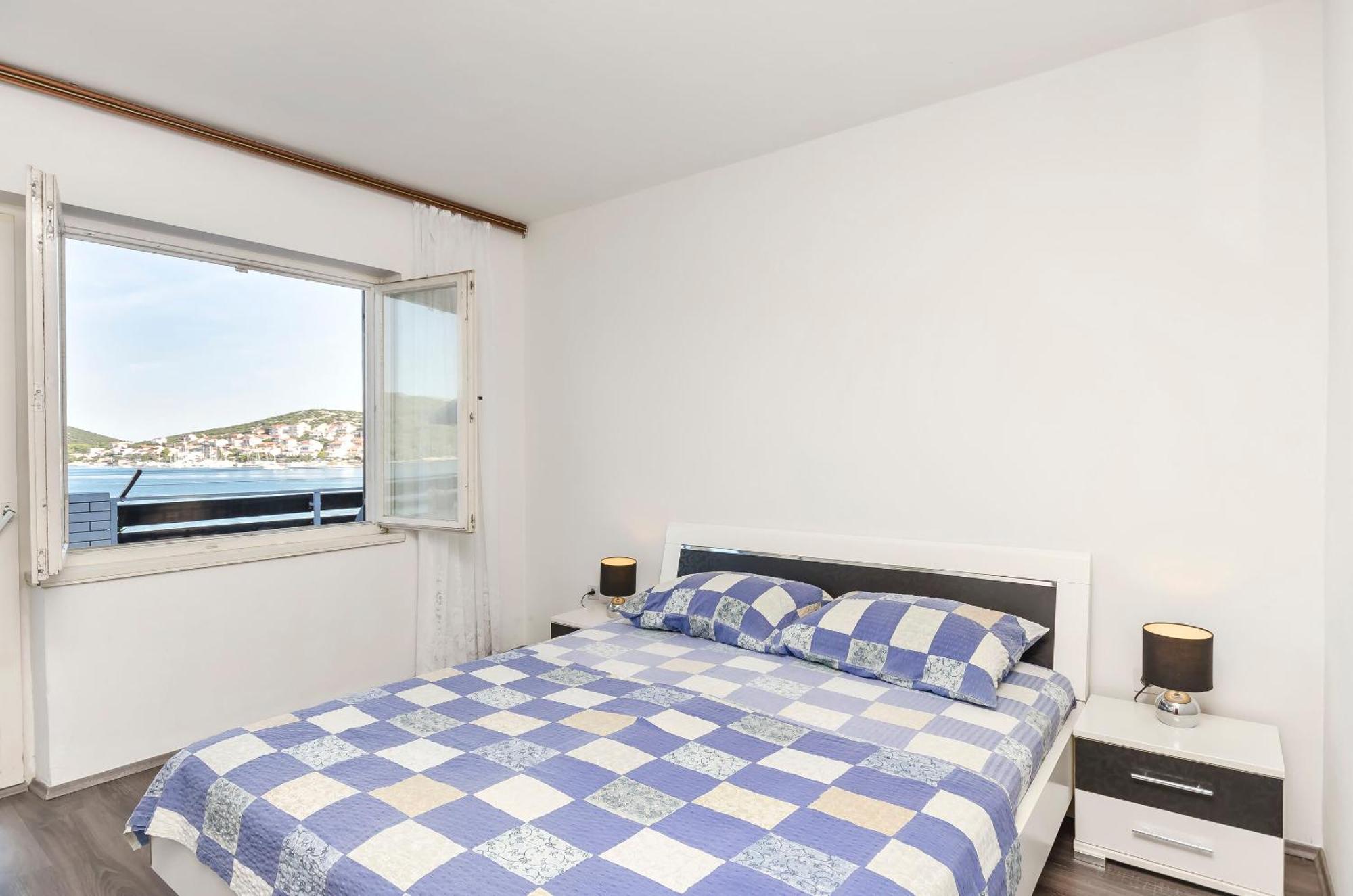 Apartment Branka Тисно Екстериор снимка